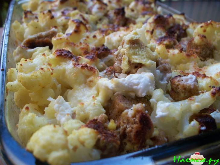 Запеканка из цветной капусты с козьим сыром