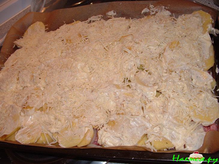 Запеканка со смешанным фаршем под сырной корочкой