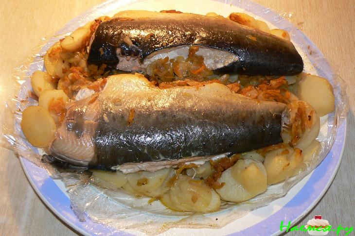 Горбуша на овощной подушке (в кулинарном рукаве)