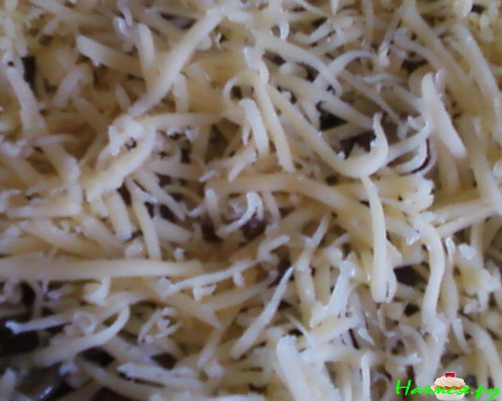 Мини-пицца с вареной колбаской и грибами Мини-пицца с вареной колбаской и грибами