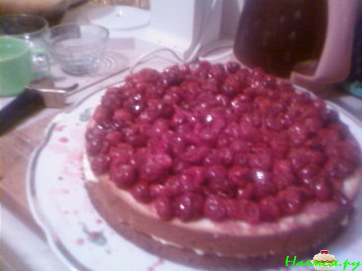 Торт бисквитный вишневый классический