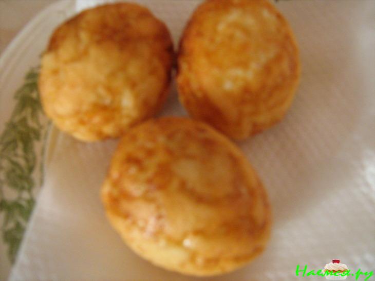 Закуска из жареных яиц, предварительно отваренных