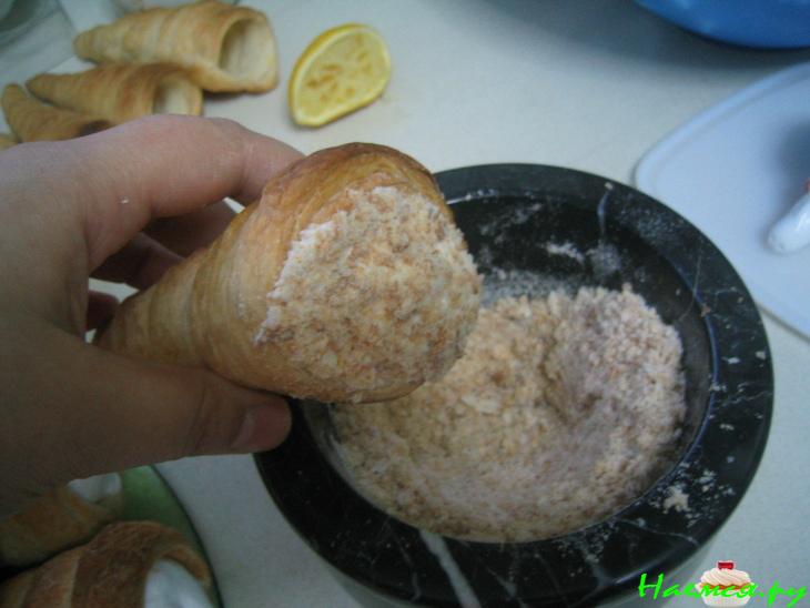 Трубочки их слоеного теста с кремом