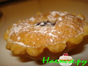 Классический тарт и тарталетки с миндальным кремом и сливой Классический тарт и тарталетки с миндальным кремом и сливой