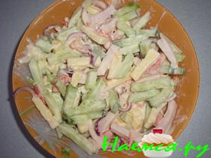 Овощной салат с ветчиной и сыром