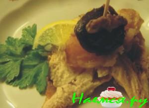 Запечённая курица с черносливом, апельсином и грецкими орехами 