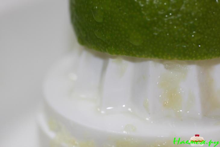 Сёмга маринованная под соусом с кедровыми орешками