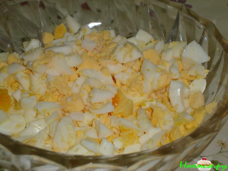 Салат из печени трески с оливками и каперсами