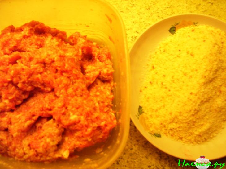 Гречаники мясные в творожно-чесночном соусе