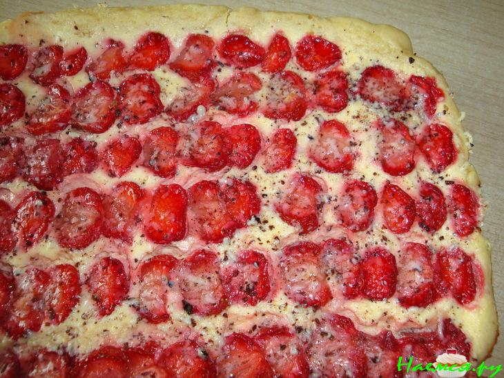 Пирог с клубникой "Ура!Сезон!"