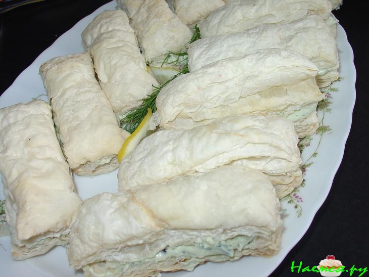 Закусочные пироженки с форелево-авокадным муссом