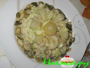 Салат рыбно-авокадный с ананасом