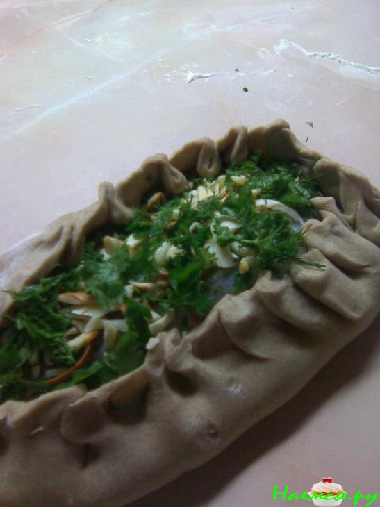 Пирог из ржаной муки с рыбой, грибным соусом, сыром и уймой потраченного времени! Пирог из ржаной муки с рыбой, грибным соусом, сыром и уймой потраченного времени!