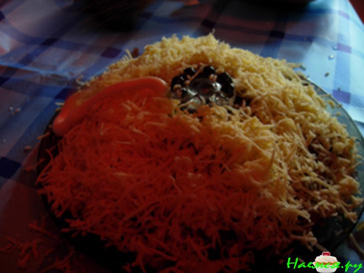 Куриный салат с грибами (вариант на тему)