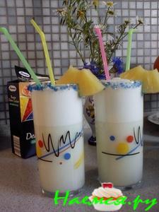 Коктейль 'Пальмовый поцелуй'