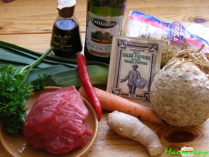 Азиатский суп с сырой говядиной