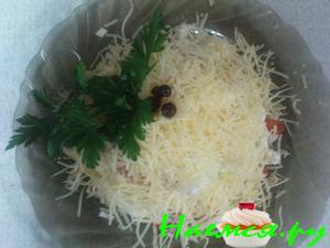 Салат "Радужный" с капустой и крабовыми палочками