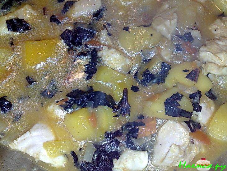 Тушеное куриное филе с манго