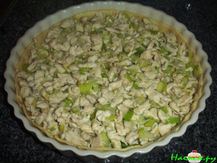 Пирог из курицы и лук-порей