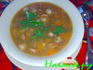 Густой овощной суп с сосисками и фасолью