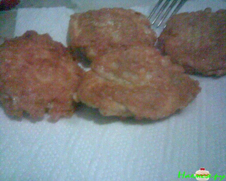 Жареная рыба в круглых вафельках