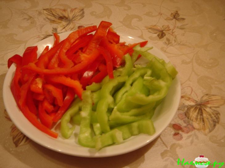 Тушеная свинина с яблоками и сливами