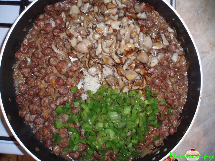 Куриные сердечки с вешенками в сметане