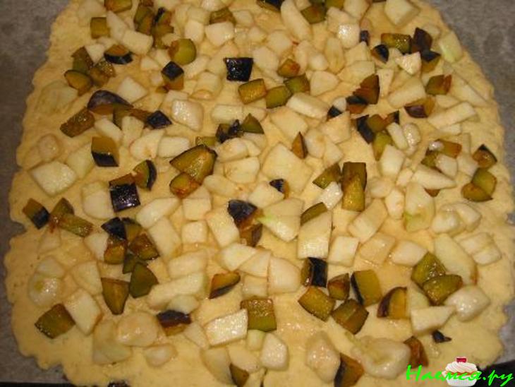 Фруктовый пирог с посыпкой