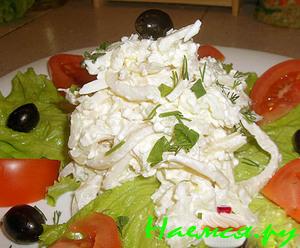 Салатик с кальмарчиками, яйцом и сыром