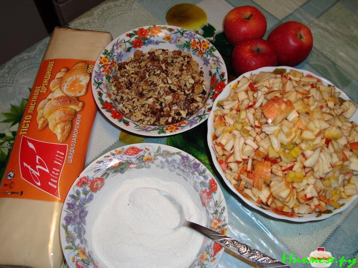 Яблочный пирог с грецкими орехами Яблочный пирог с грецкими орехами