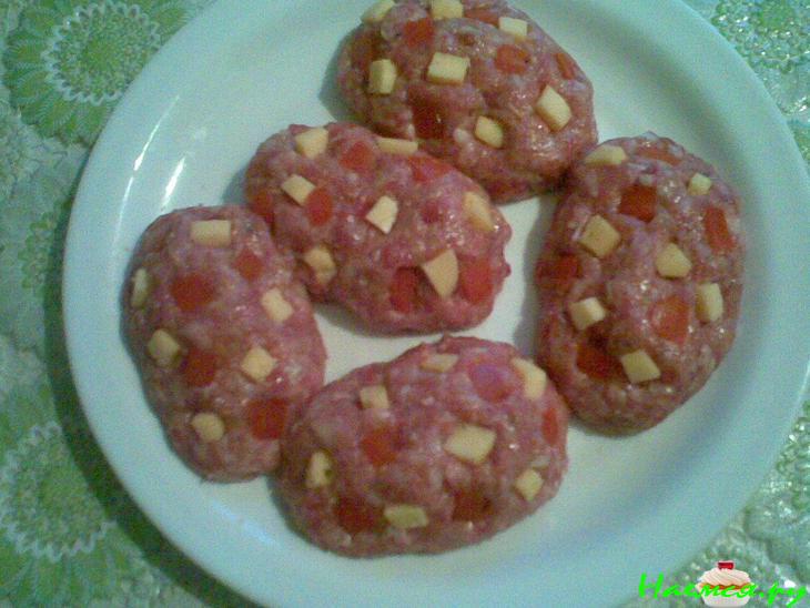 Котлеты с сыром и помидорами