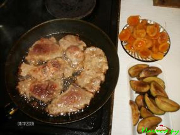 Стейки с фруктами