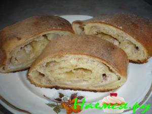 Рулет творожный ванильный с грушей и миндалем