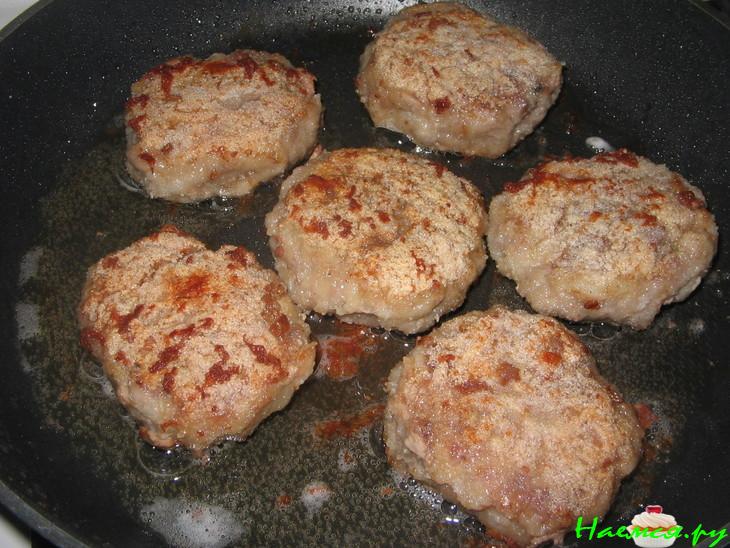 Котлеты жареные в манке