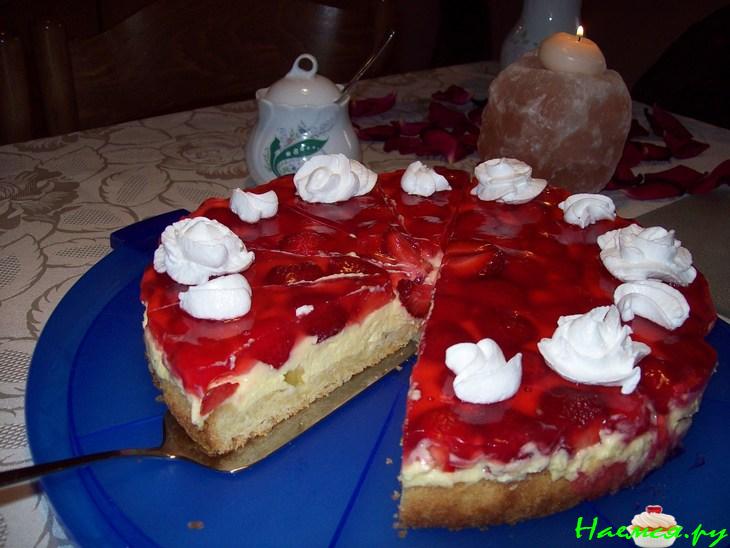 Пирог с ревенем и клубникой Пирог с ревенем и клубникой