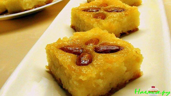 Десерт из манки с миндалём в сахарном сиропе