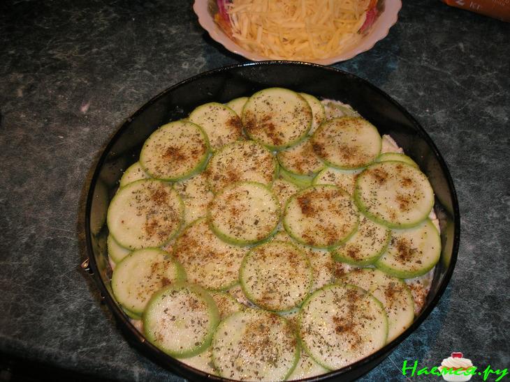 Пирог-запеканка из кабачка-цукини и курицы