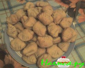 Печенье творожное с изюмом