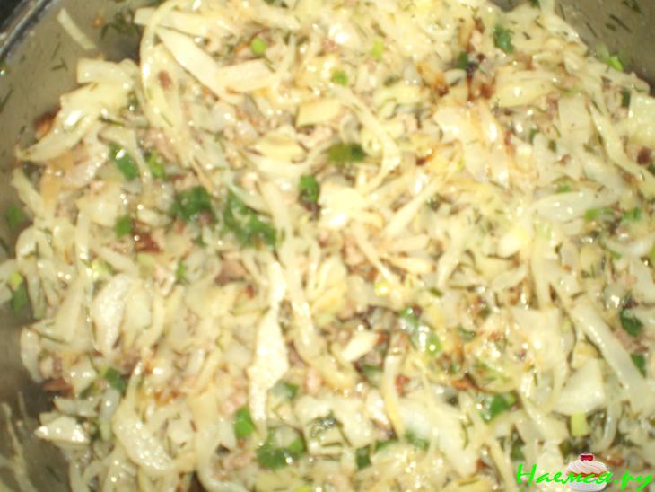 Пирог с шампиньонами, фаршем и капустой