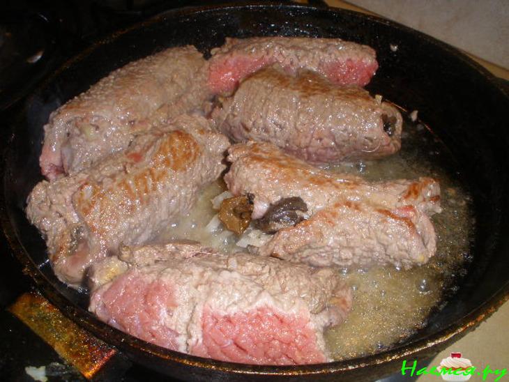 Рулетики из говядины с грибами (жаркое) Рулетики из говядины с грибами (жаркое)