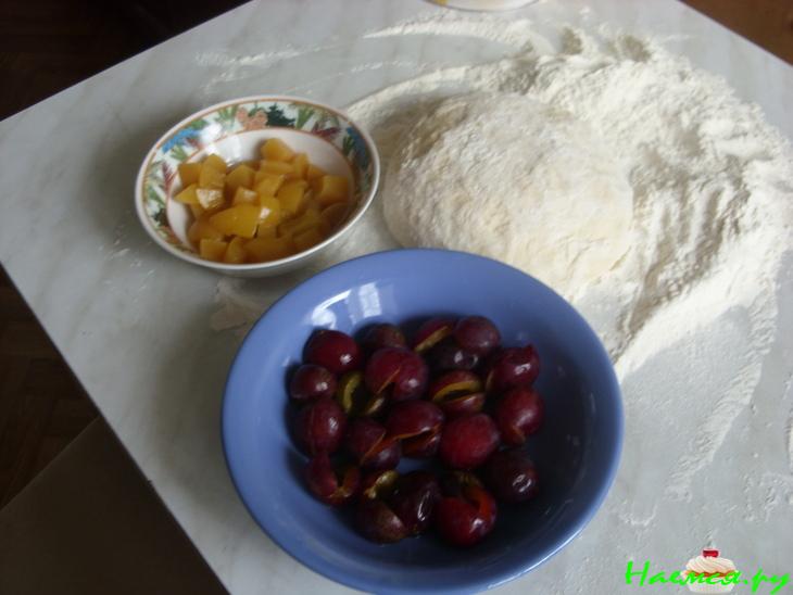 Сливово-персиковый булочко-пирог и шоколадно-маковый рулет