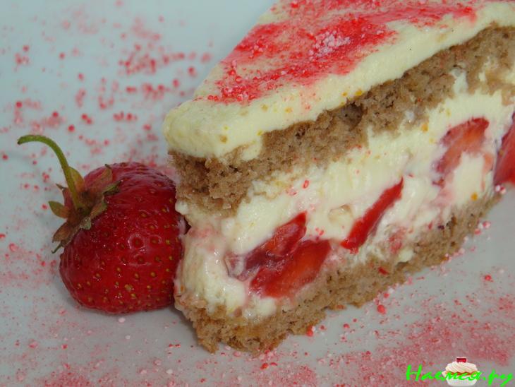 Торт с клубникой и белым шоколадом. Нежный