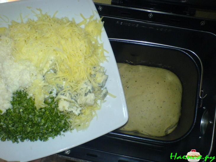 Хлеб "Четыре сыра"