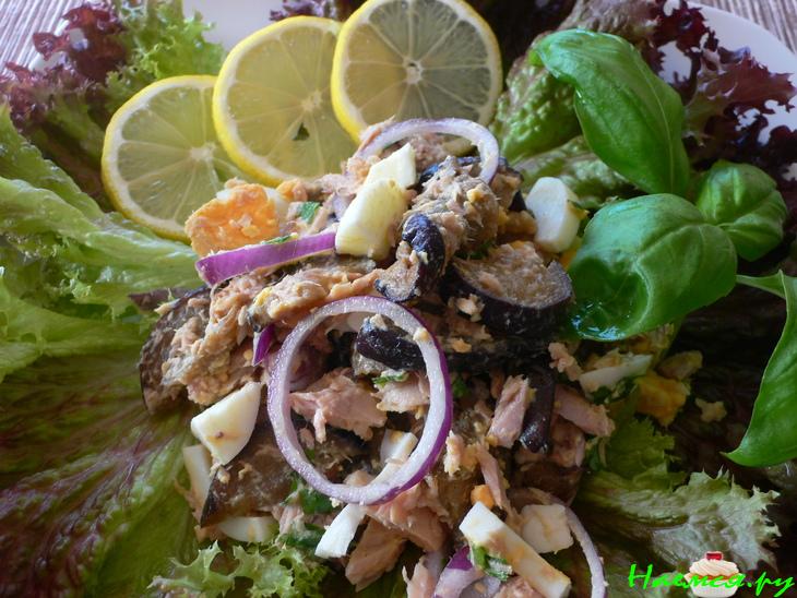 Салат с тунцом и баклажанами