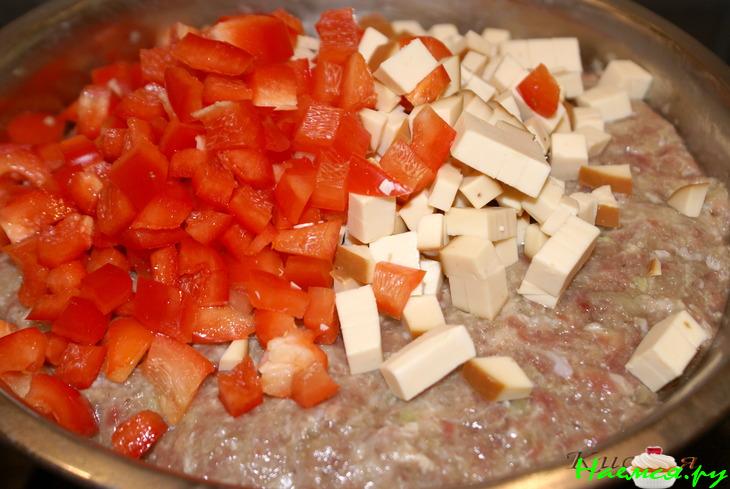 Котлеты с паприкой и колбасным сыром