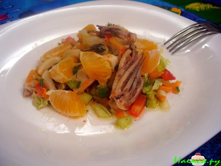 Салат "Дамский каприз" (морской коктейль) Салат "Дамский каприз" (морской коктейль)