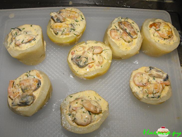 Картофельные стаканчики с морепродуктами