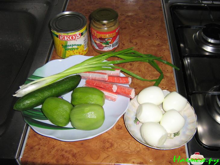 Салат "Праздничный" с крабовыми палочками и киви Салат "Праздничный" с крабовыми палочками и киви