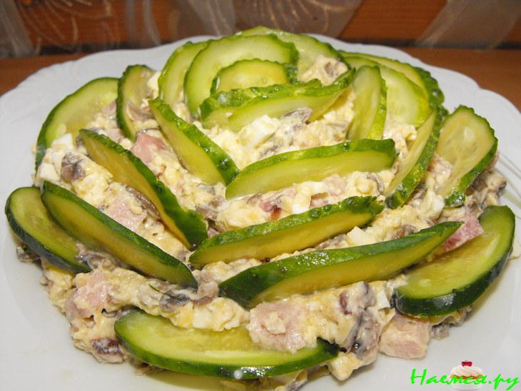 Салат с ветчиной &laquo;Изумрудный&raquo;