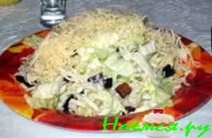 Салат "Цезарь" с копченым беконом